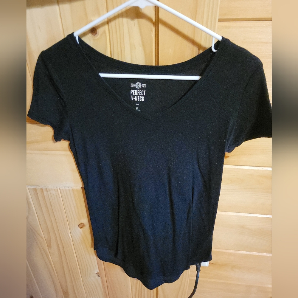 Vneck black top